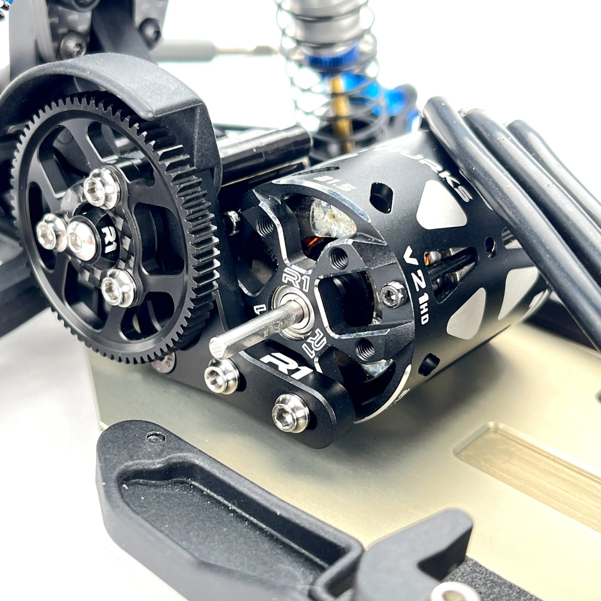 R1 Wurks 900078 Motor Mount (Black)