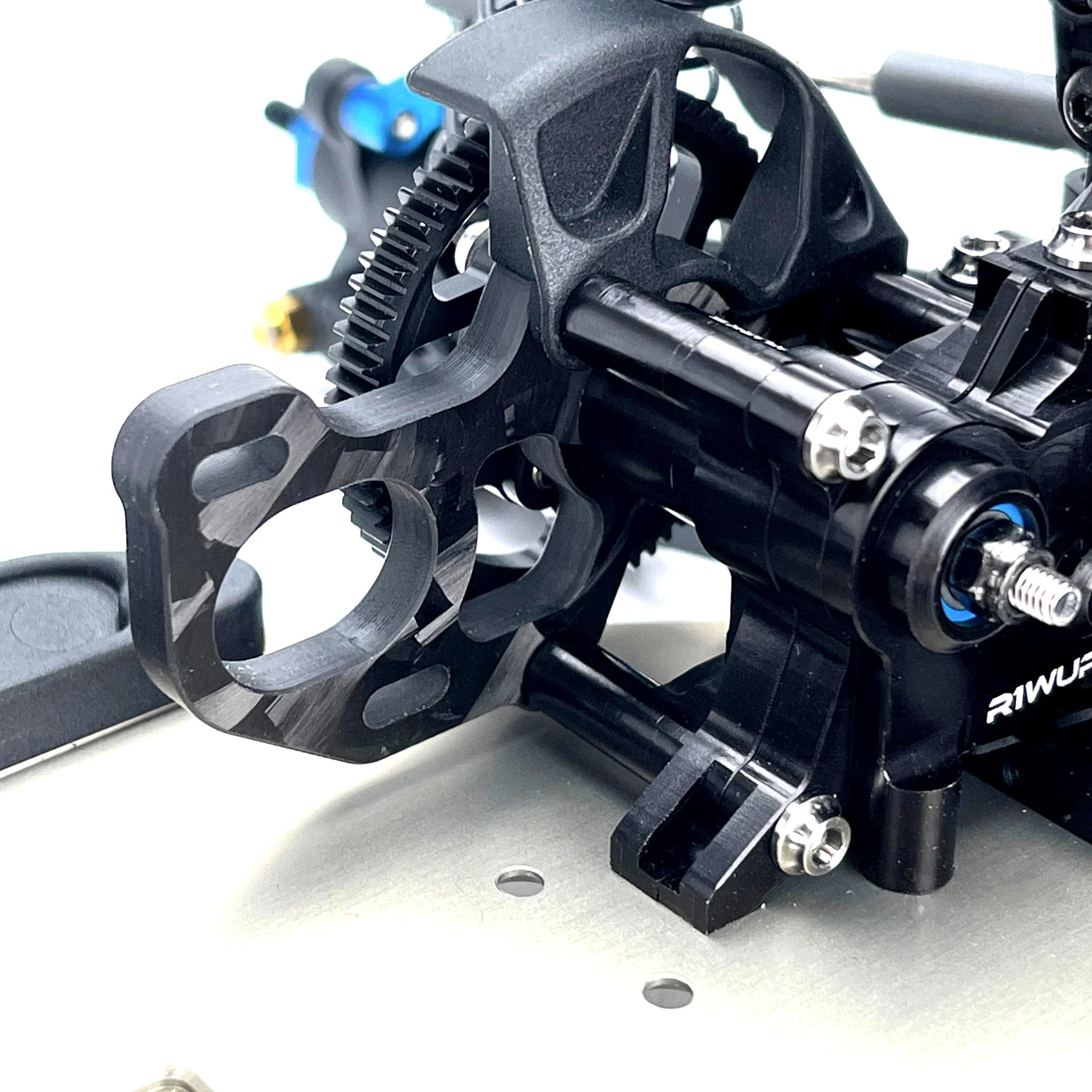 R1 Wurks 900079C Top Support Motor Mount (Carbon Fiber)