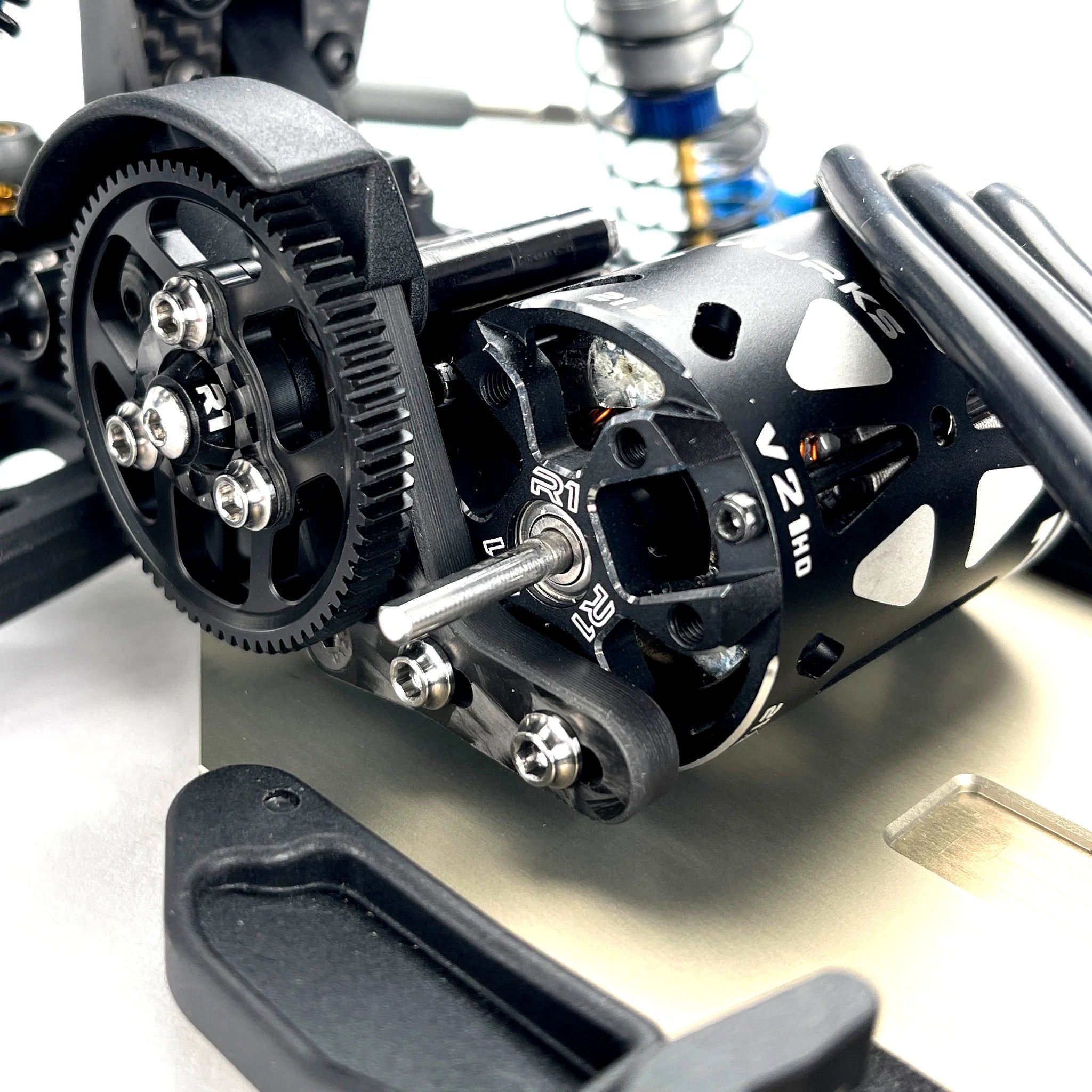 R1 Wurks 900078C Motor Mount (Carbon Fiber)