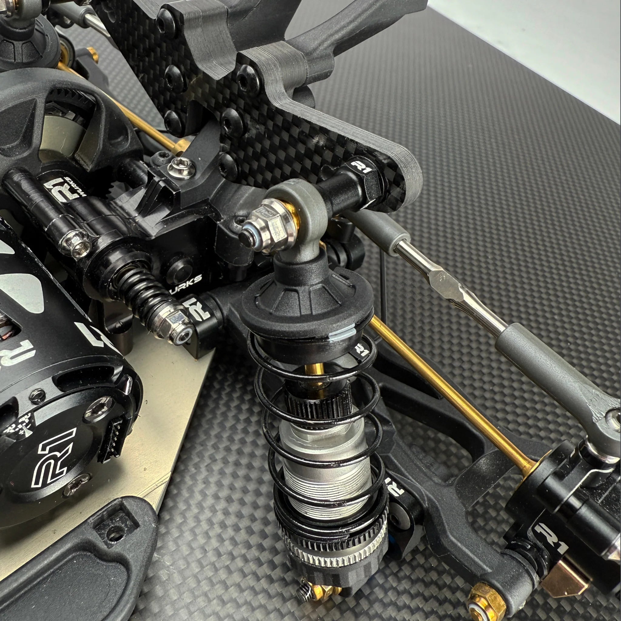R1 Wurks 900155 Lowered Rear Tower Set, Inverted Front Shocks in Rear for B7