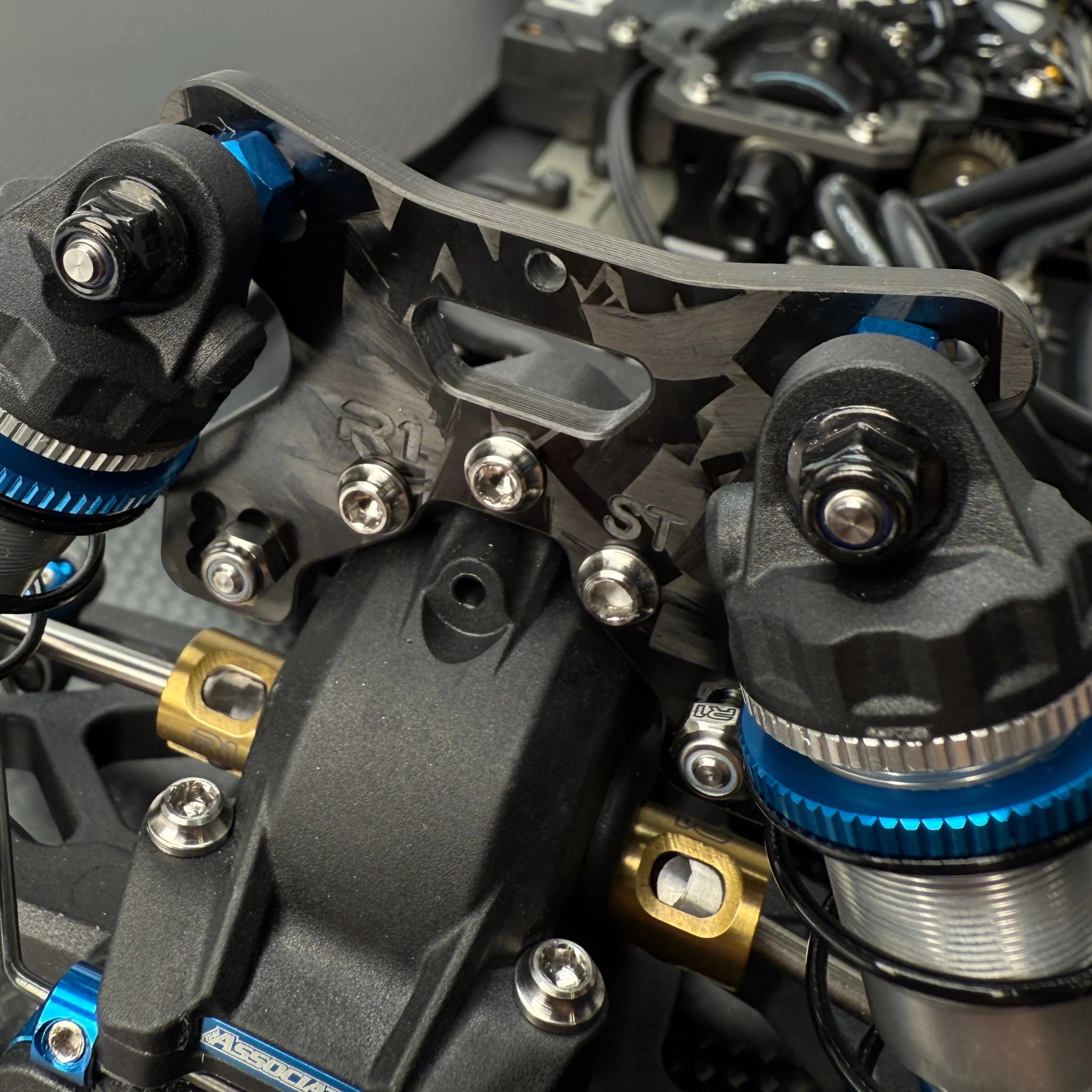 R1 Wurks Front Carbon Fiber Shock Towers for B84
