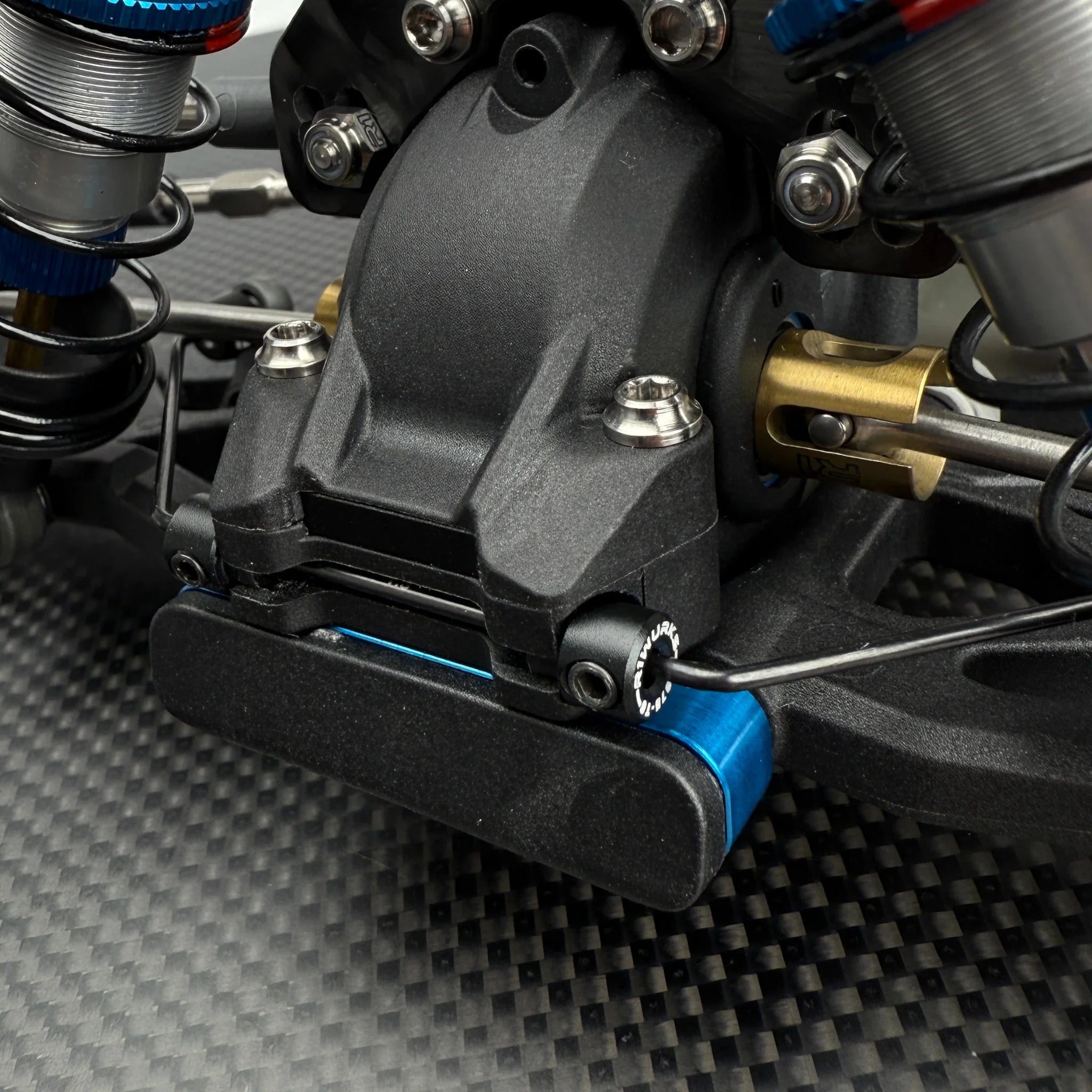 R1 Wurks 900234 Aluminum Arm Mount Backing Plate, Black for B84