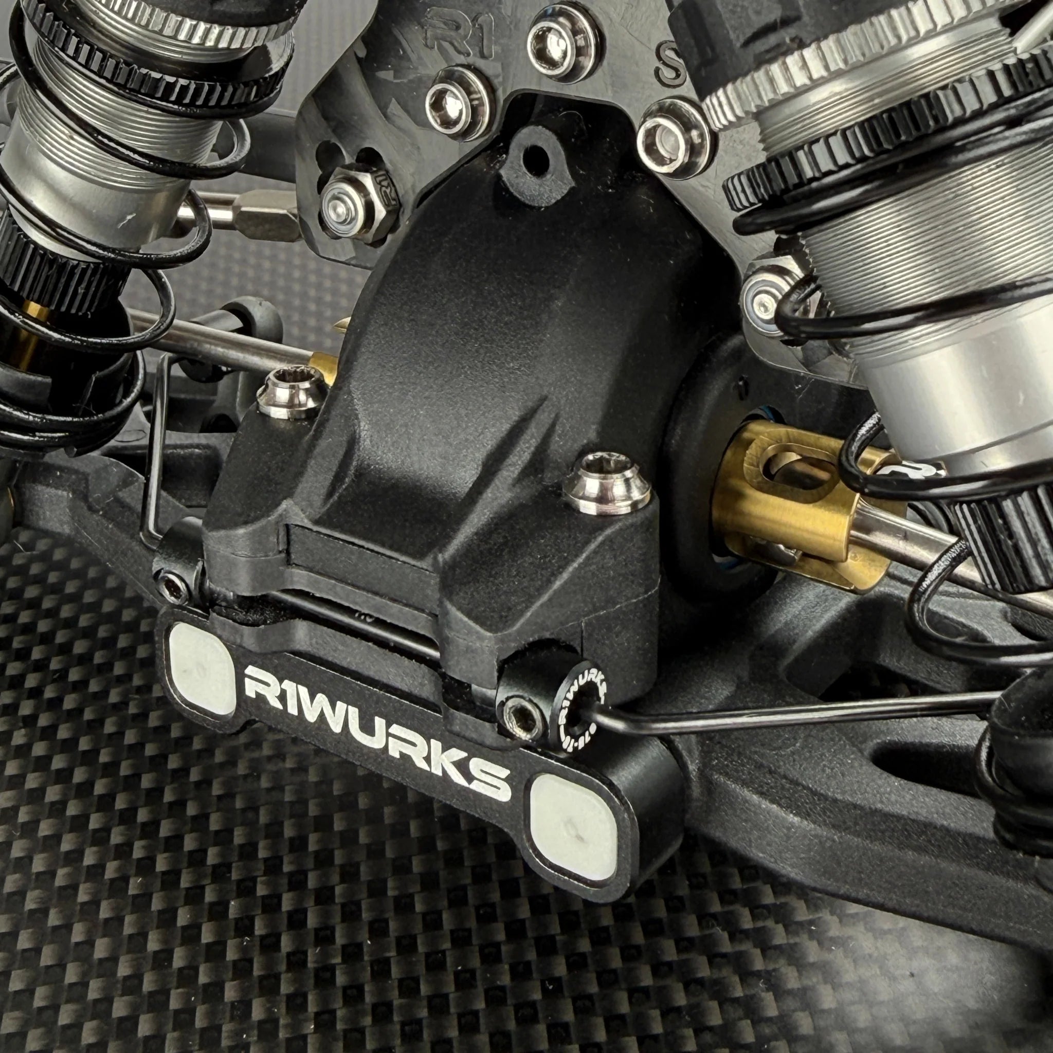 R1 Wurks 900252 Aluminum Arm Mount A for B84