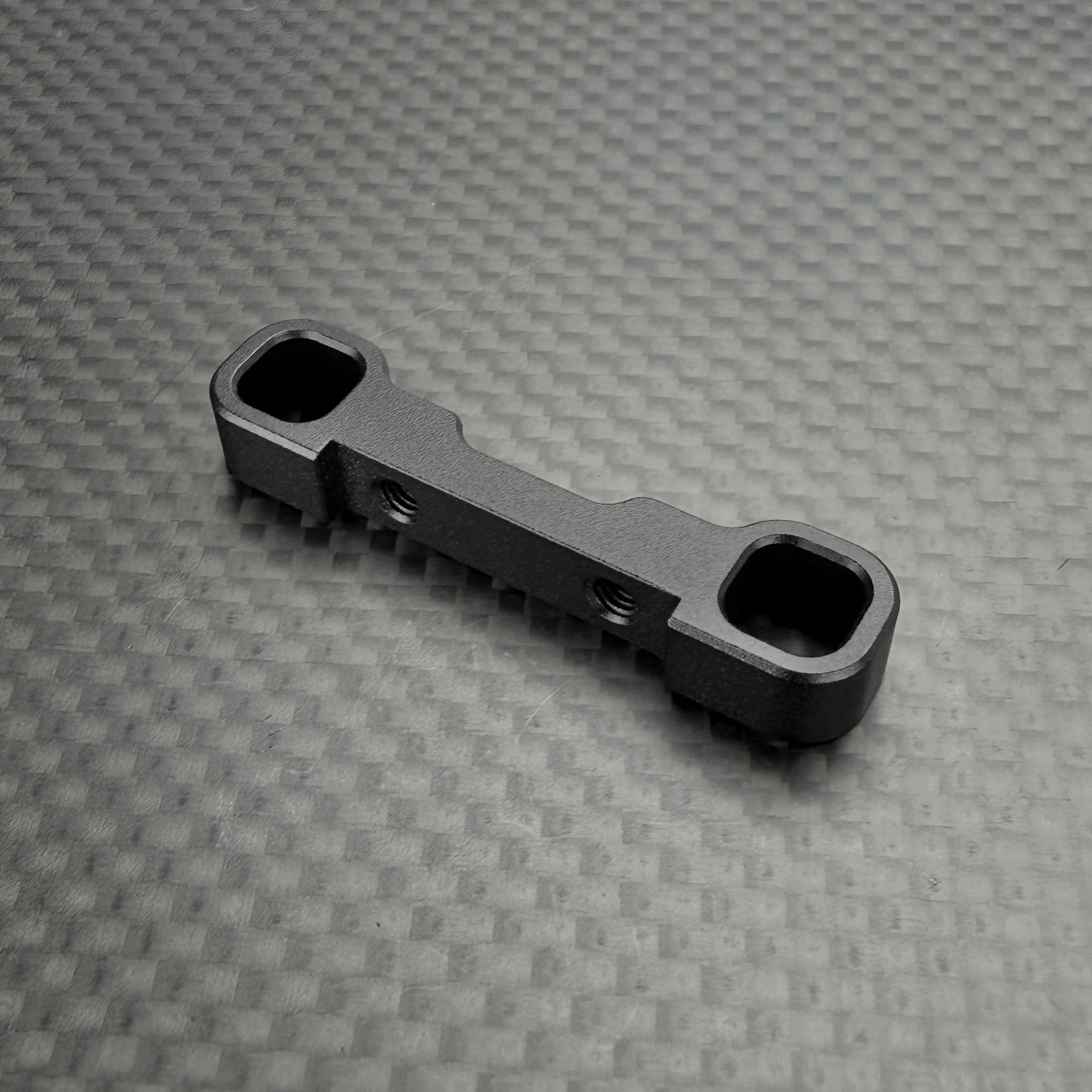 R1 Wurks 900253 Aluminum Arm Mount B for B84