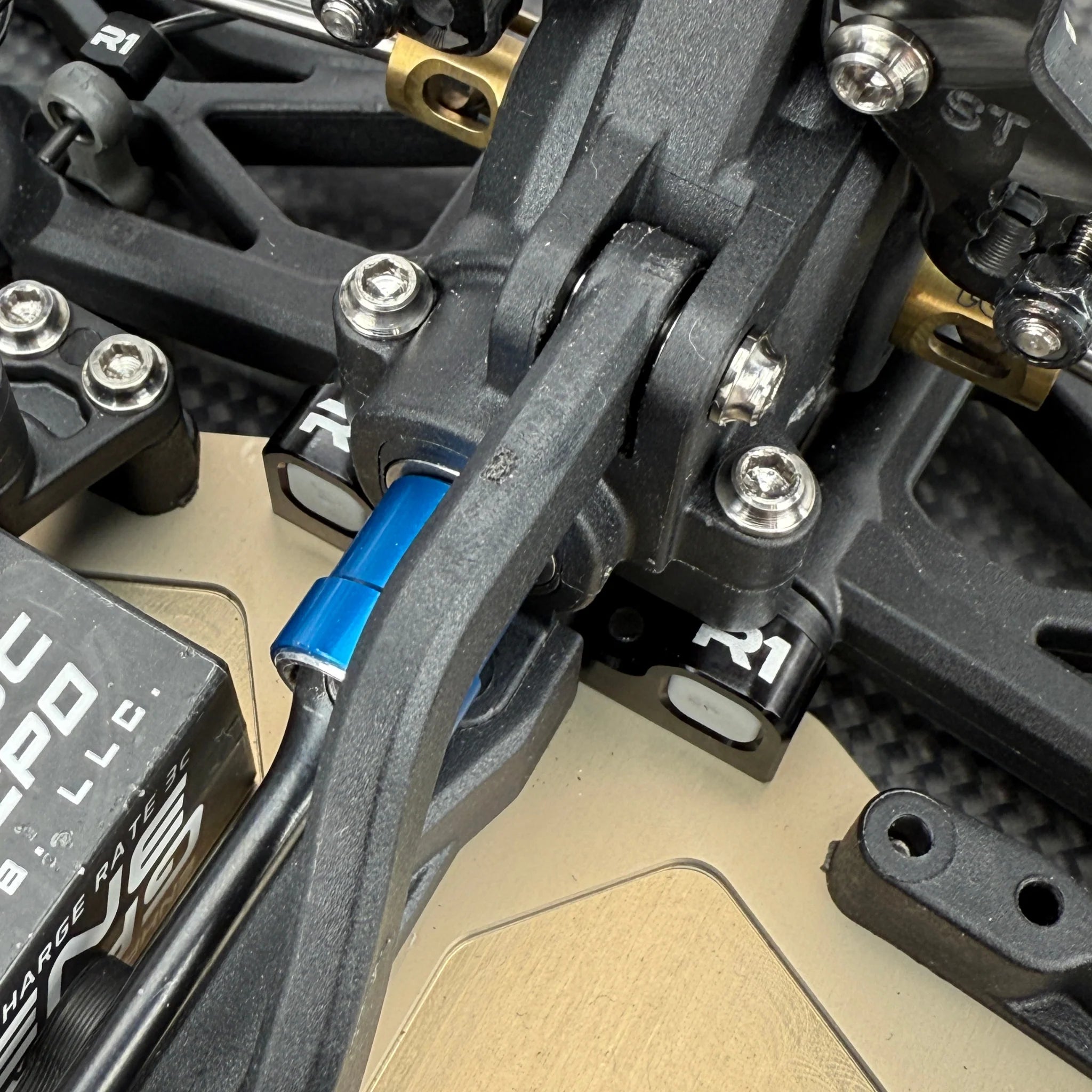 R1 Wurks 900254 Aluminum Arm Mount C for B84