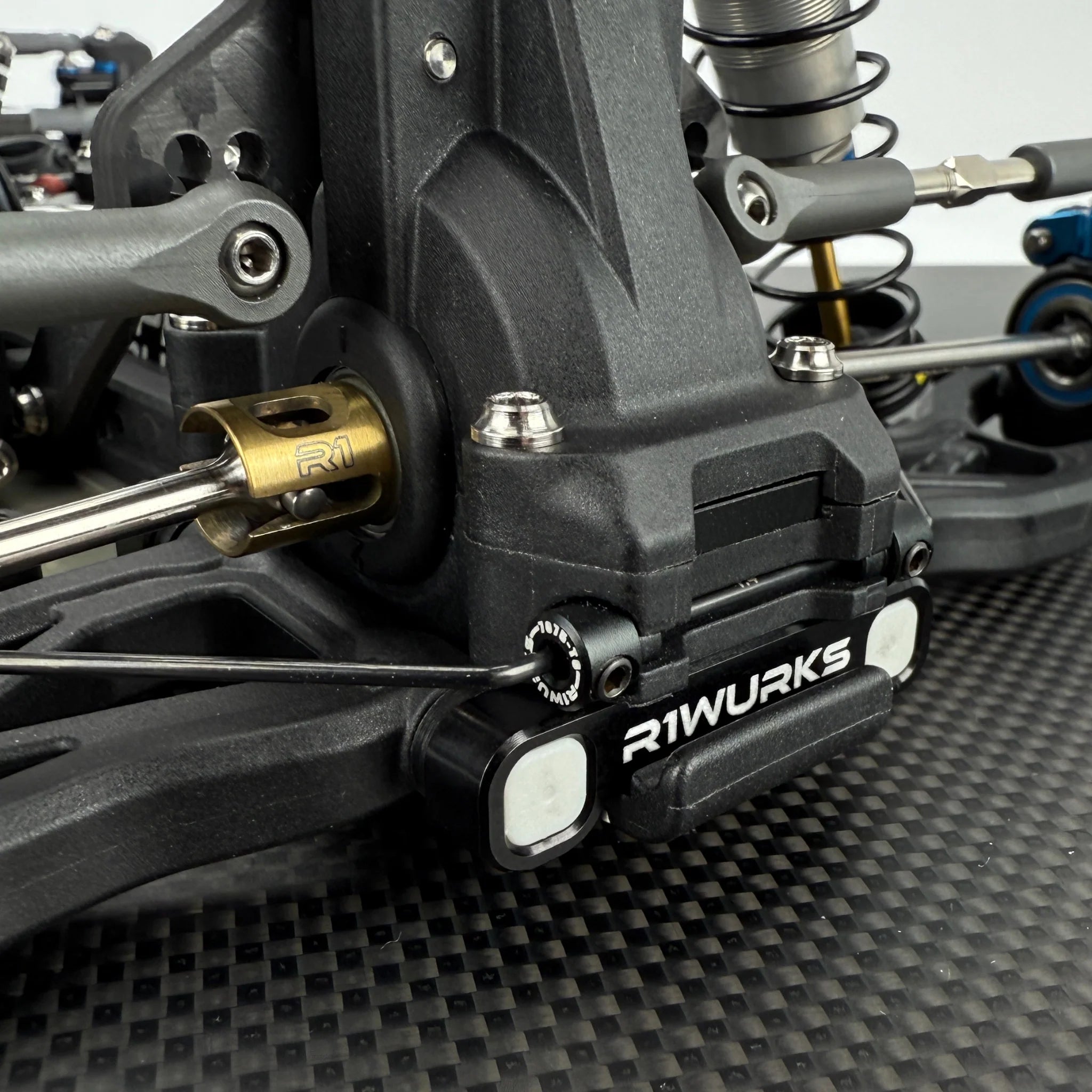 R1 Wurks 900255 Aluminum Arm Mount D for B84