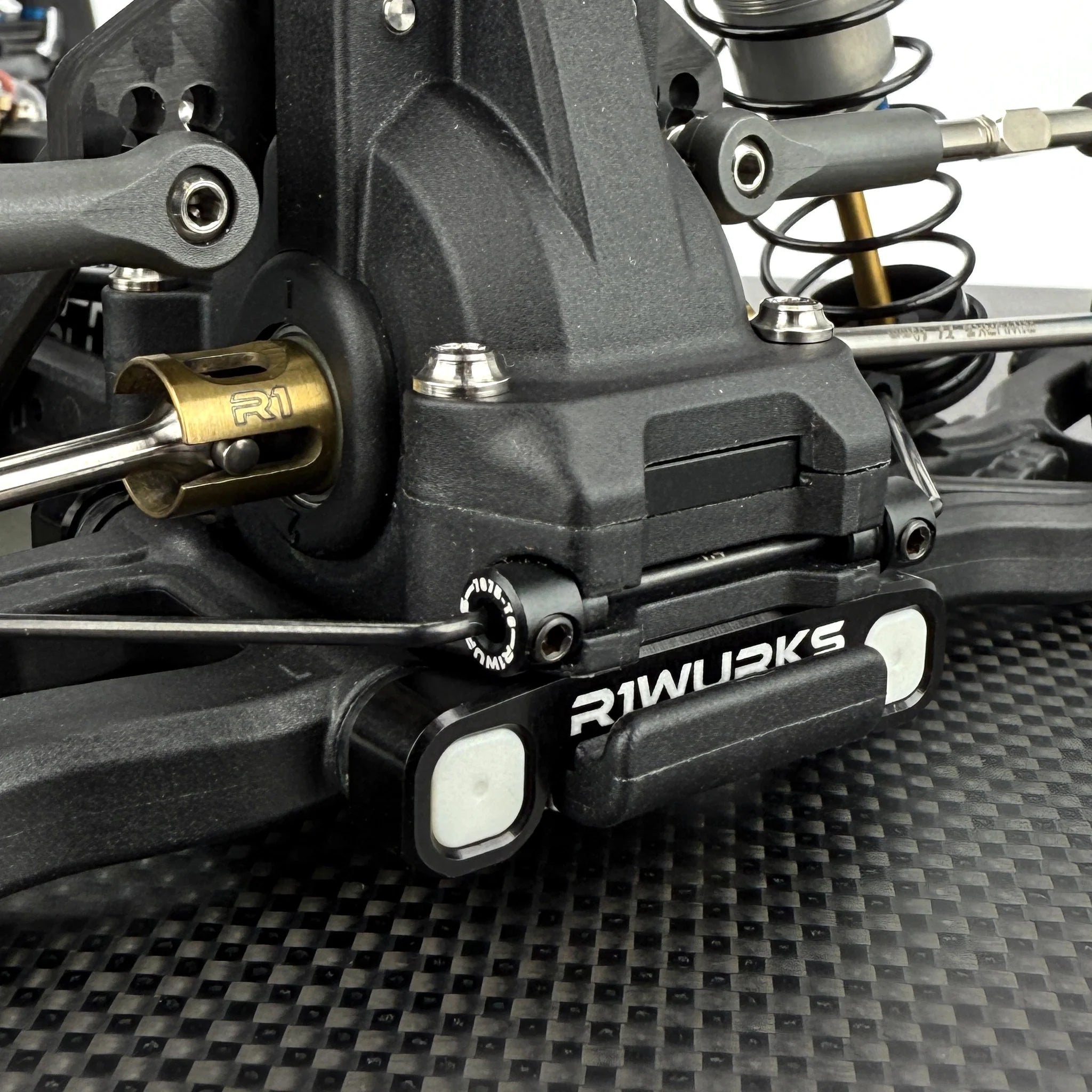 R1 Wurks 900272 Aluminum LRC Rear Arm Mount Set for B84