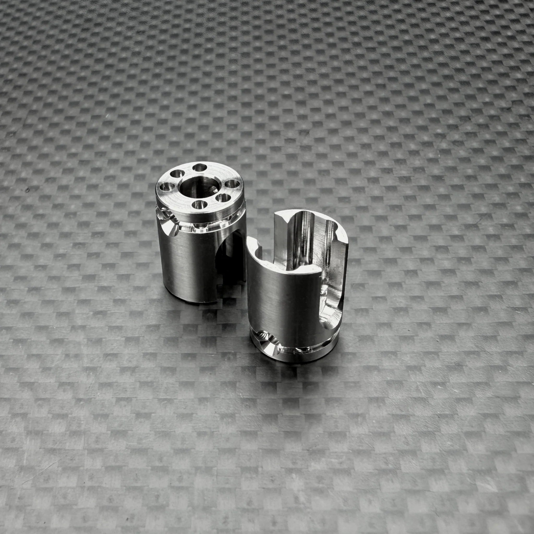 R1 Wurks 900273 Titanium Diff Output Cups for X4 '26