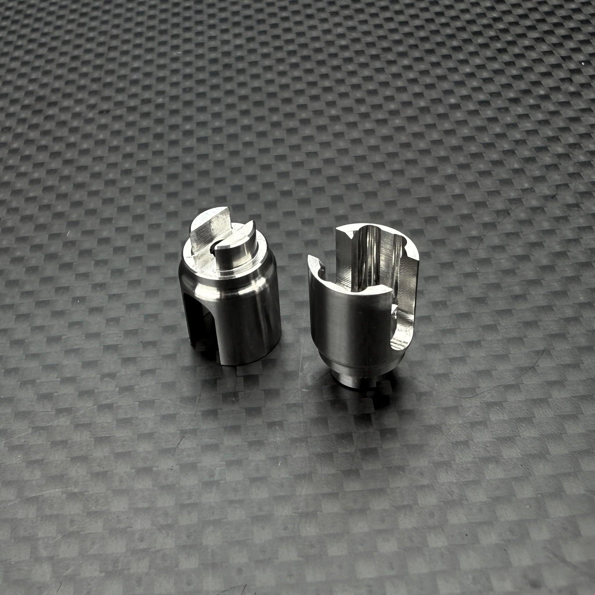 R1 Wurks 900274 Titanium Spool Output Cups for X4 '26