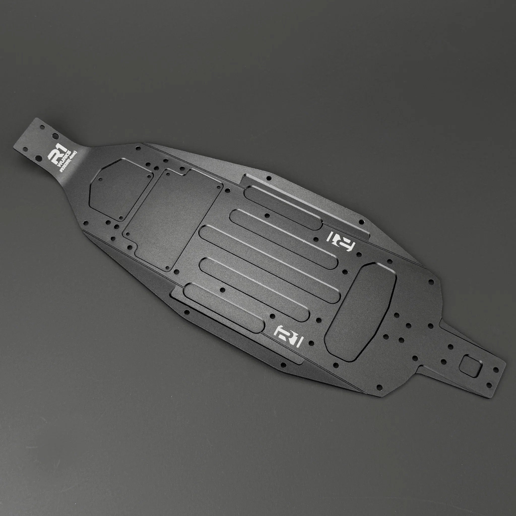 R1 Wurks 920290 R1B Chassis, -4mm