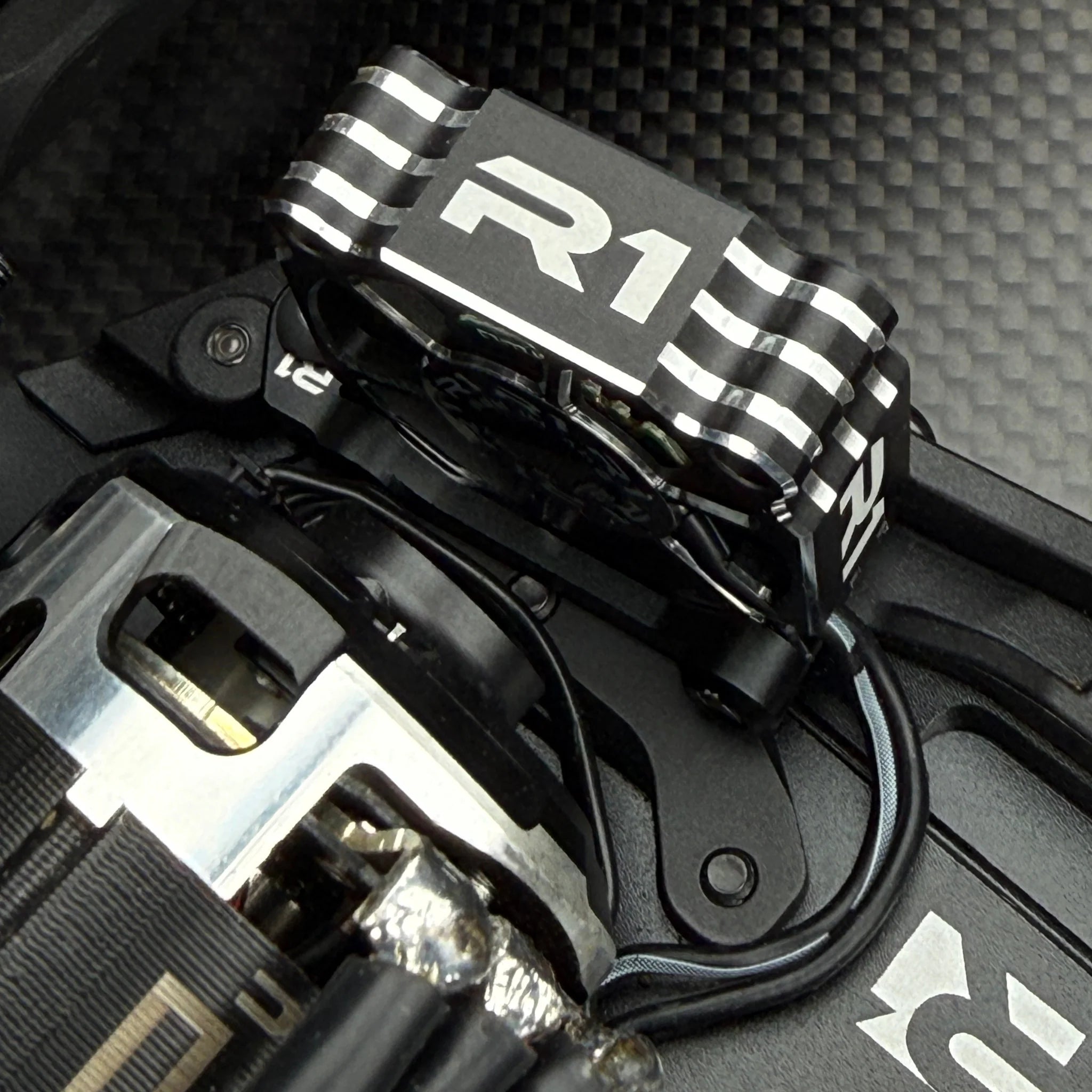 R1 Wurks 920302 R1B Aluminum Fan Mount, Side