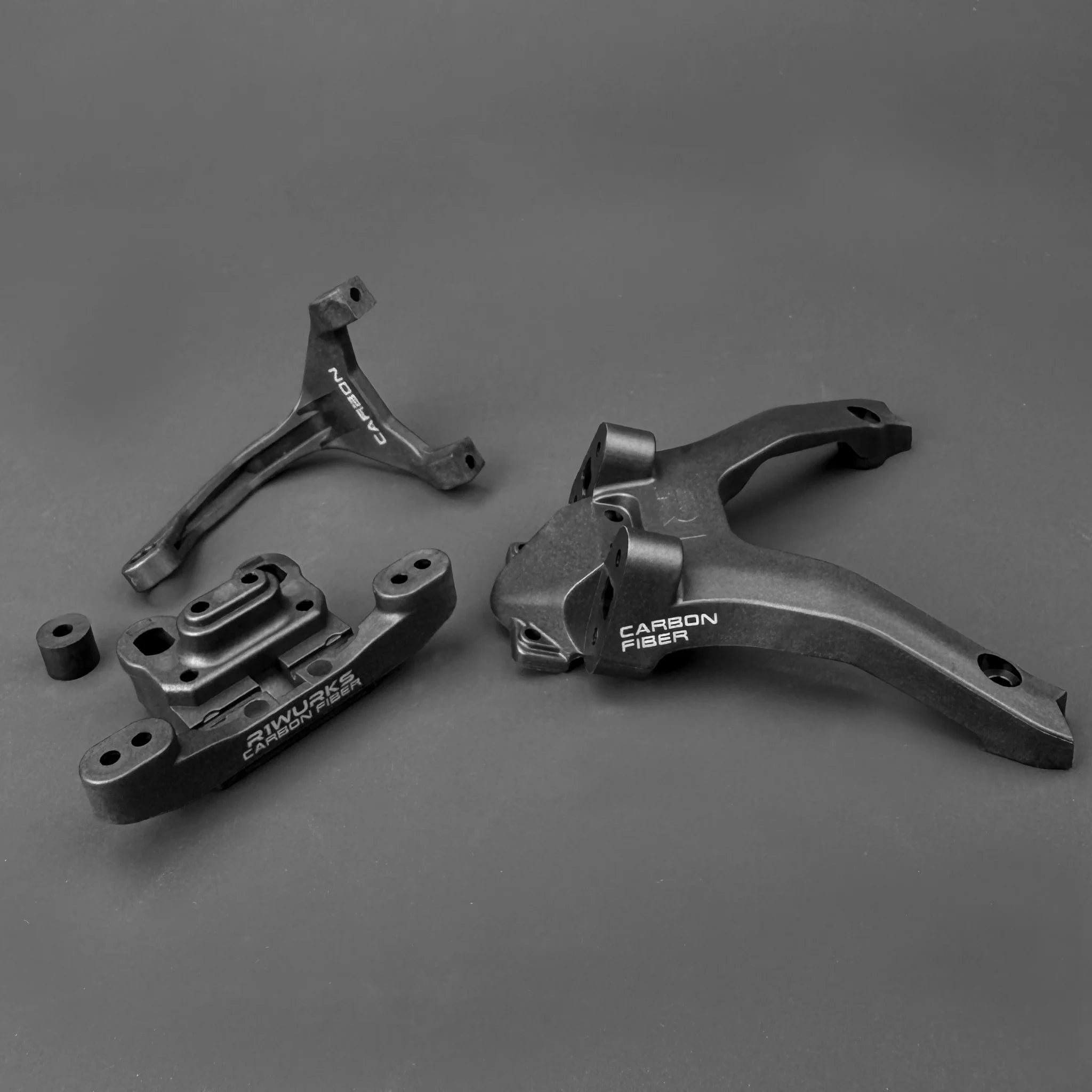 R1 Wurks 920319 R1B Carbon Front Chassis Brace and Bulkhead